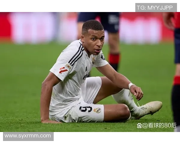 足球明星因驼背问题遭遇挑战 力克困难重回巅峰展现不屈精神